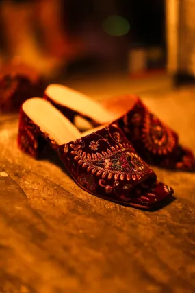 EMBROIDERED VELVET MULES SAFI