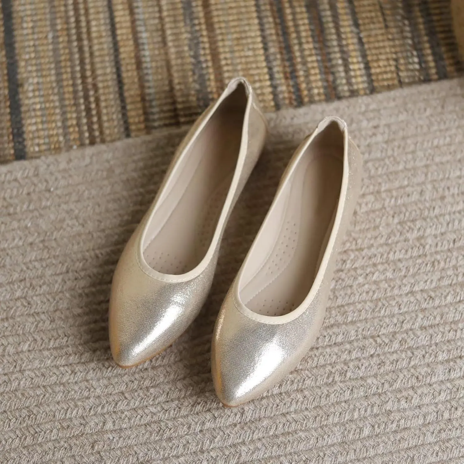 INEELUYI Soft Ballets Flats for Women Pointy Toe Comfortable Dress Ballerina Flats Shoes