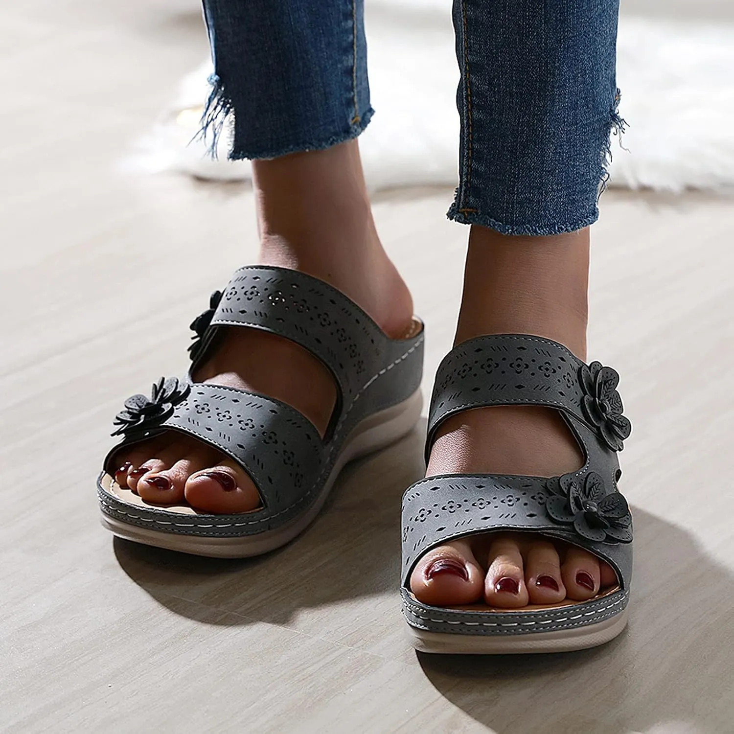 Women's Slippers Breathable Anti-Slip Flip Flops for Women Retro Large Size Summer Beach Sandals