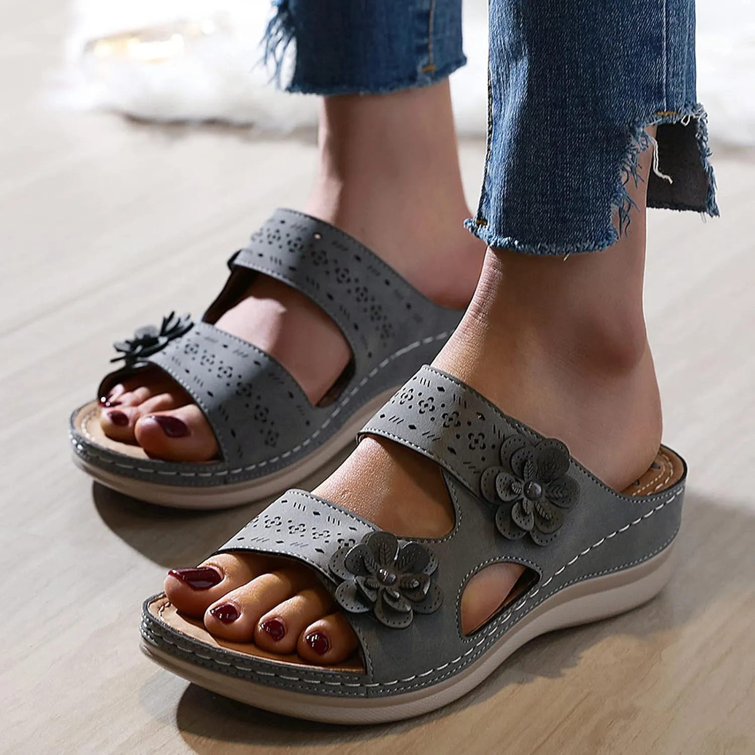 Women's Slippers Breathable Anti-Slip Flip Flops for Women Retro Large Size Summer Beach Sandals